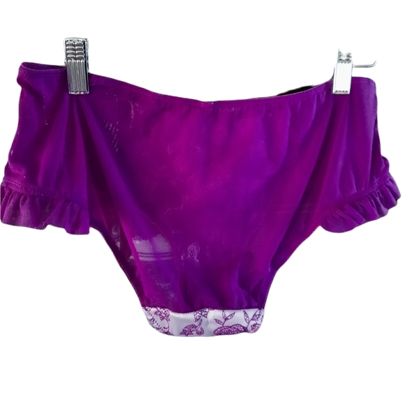 Free w/2 Items! Cameo Pendant Panties - Picture 4 of 4